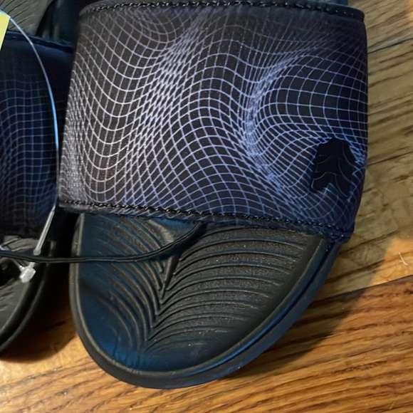 2 pairs 1 price NIB All In Motion Cypress Black Logo Slide Sandals - Picture 2 of 7